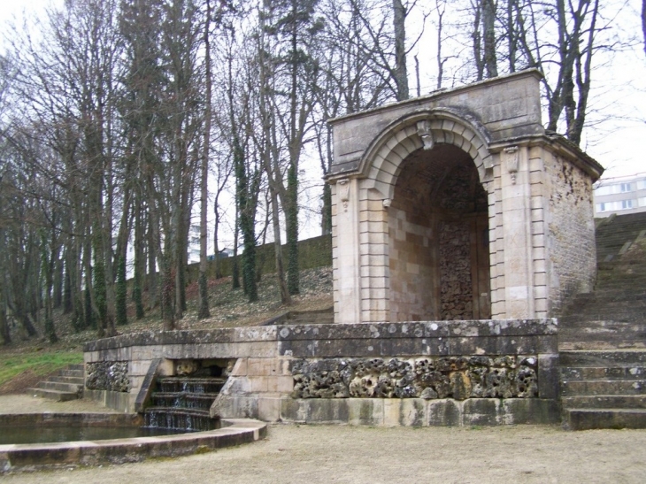 Fontaine dite de La Grenouille - Langres