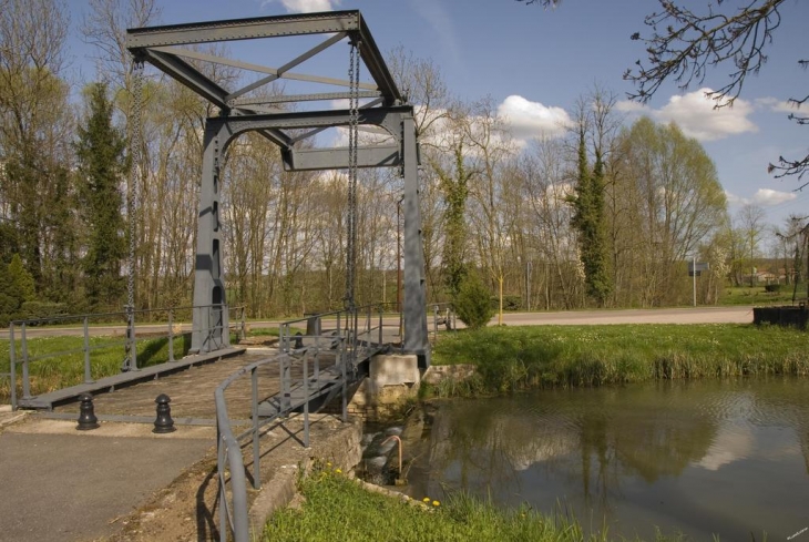 Le pont levis des Gueules noires - Louvemont