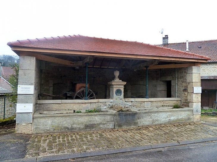 Lavoir - Noidant-le-Rocheux