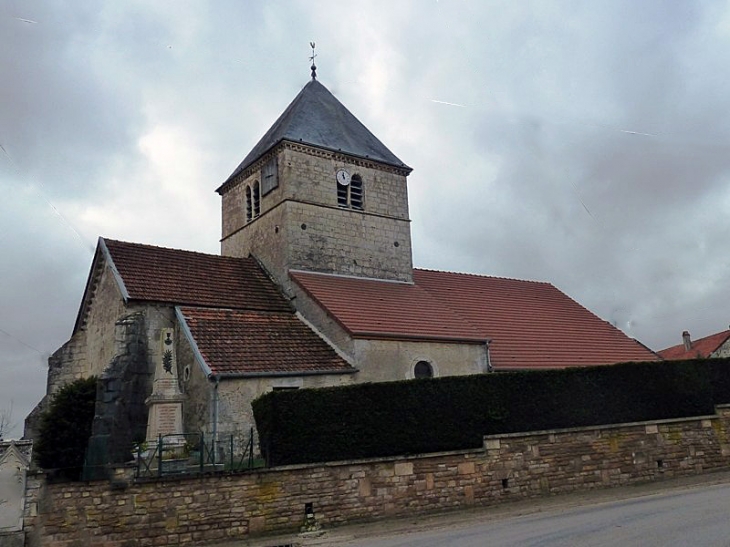 L'église et le monument aux morts - Ormancey