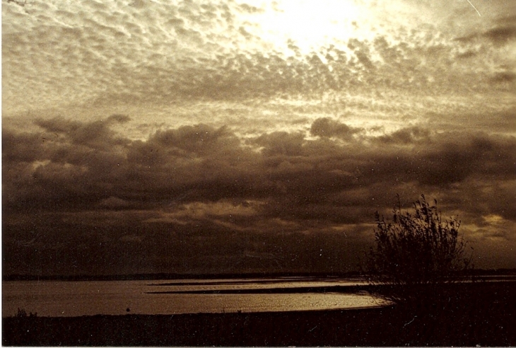 Le lac sous les nuages - Puellemontier