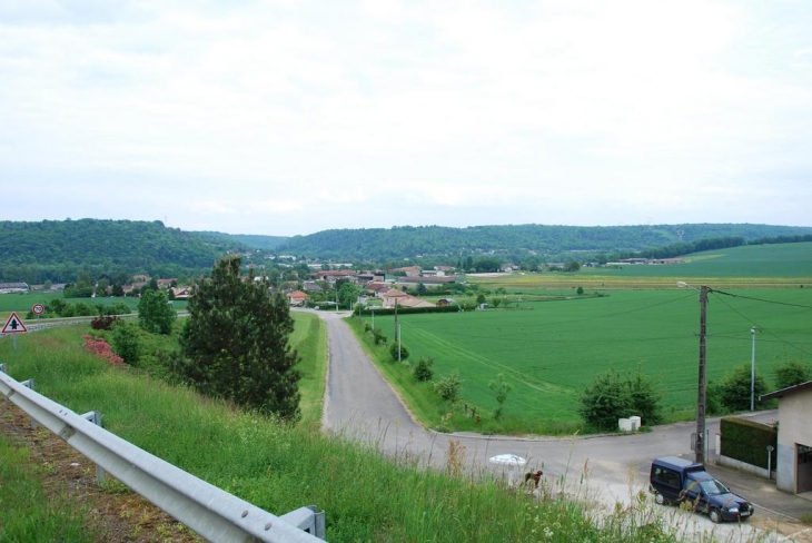 La vallée de la Marne  sur le haut de la RD 9 - Rachecourt-sur-Marne