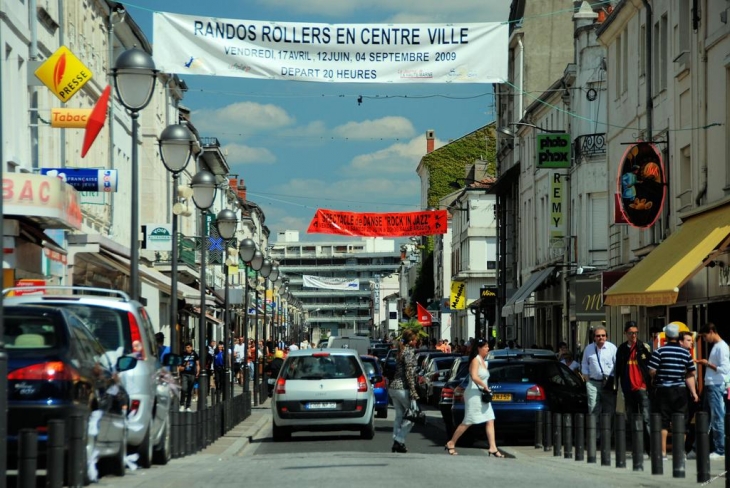 Le centre ville animé.Nombreux commerces. - Saint-Dizier