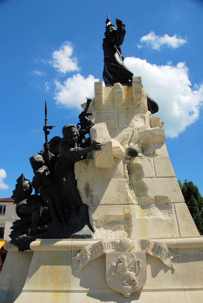 Monument dédié au Capitaine Lalande et aux habitants qui ont soutenus le siège de Saint Dizier 1544 - Saint-Dizier