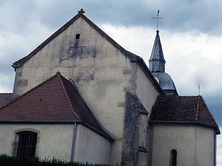 L'église. Le 1er Janvier 2016 les communes Heuilley-Cotton et Villegusien-le-Lac   ont fusionné  pour former la nouvelle communeVillegusien-le-Lac   .