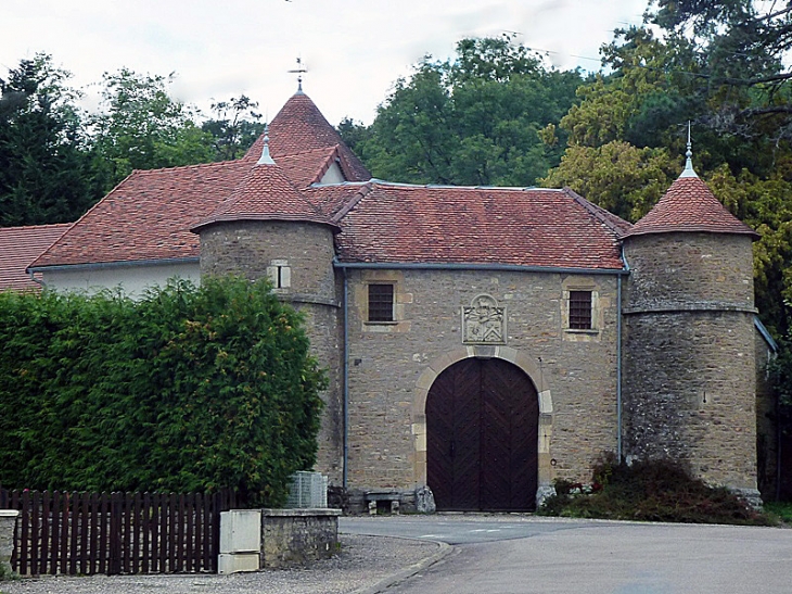 Saint Michel : le château - Villegusien-le-Lac