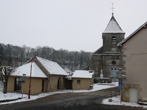 Vue de l'église, mairie et salle communale - Vitry-lès-Nogent