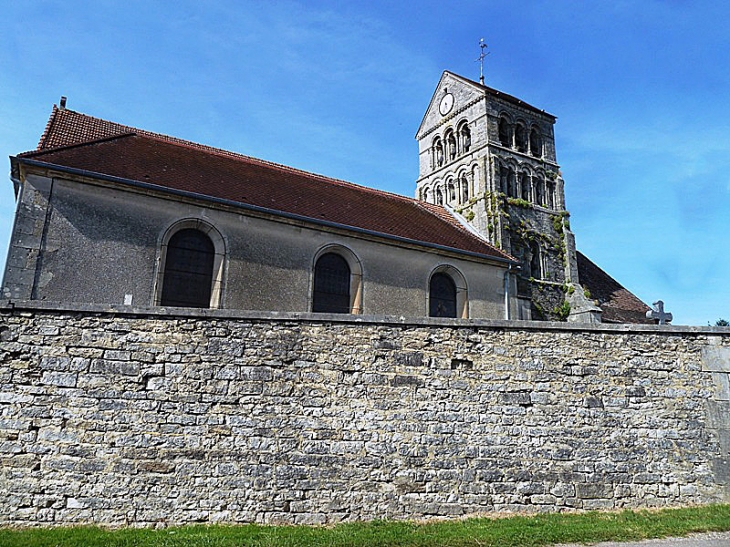 L'église et son clocher - Voillecomte