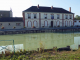 la mairie au bord du canal latéral à la Marne