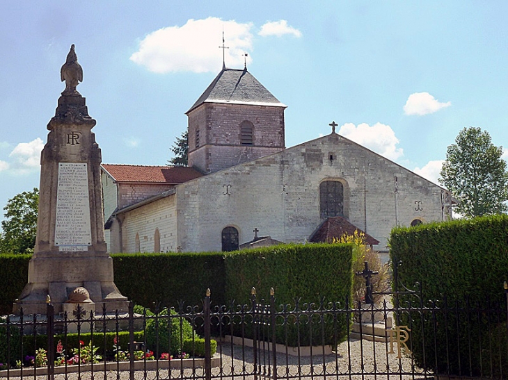 L'église et le monument aux morts - Blacy