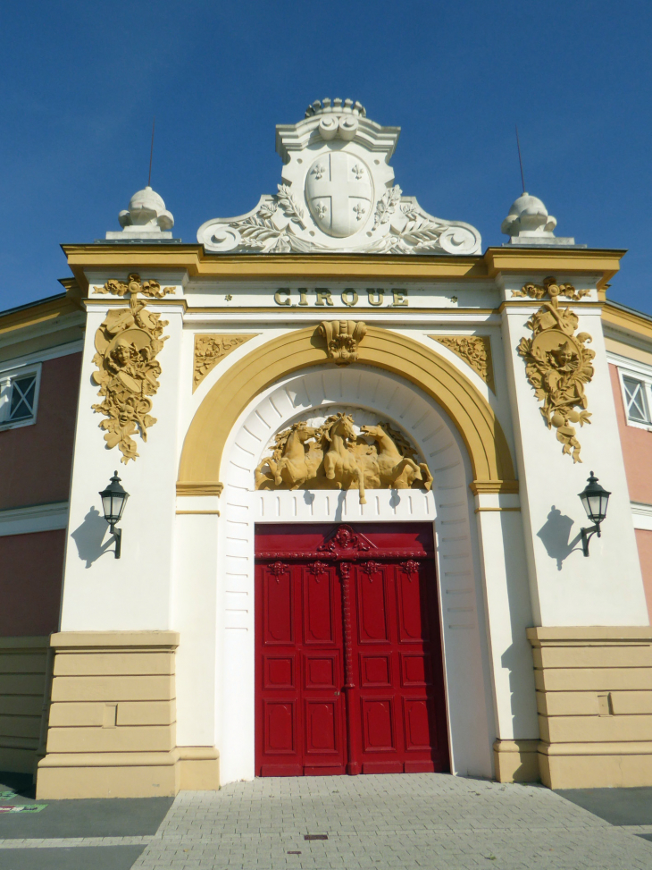 L'entrée du cirque - Châlons-en-Champagne