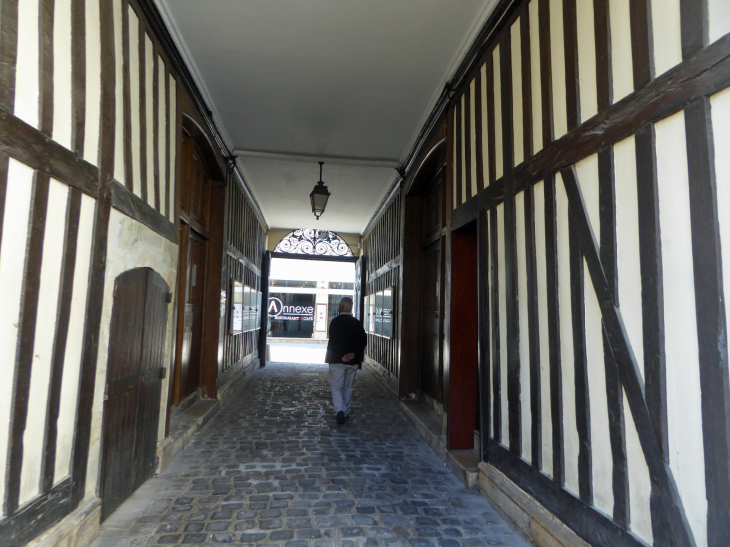 Le passage Vendel : vers la sortie rue d'Orfeuil - Châlons-en-Champagne