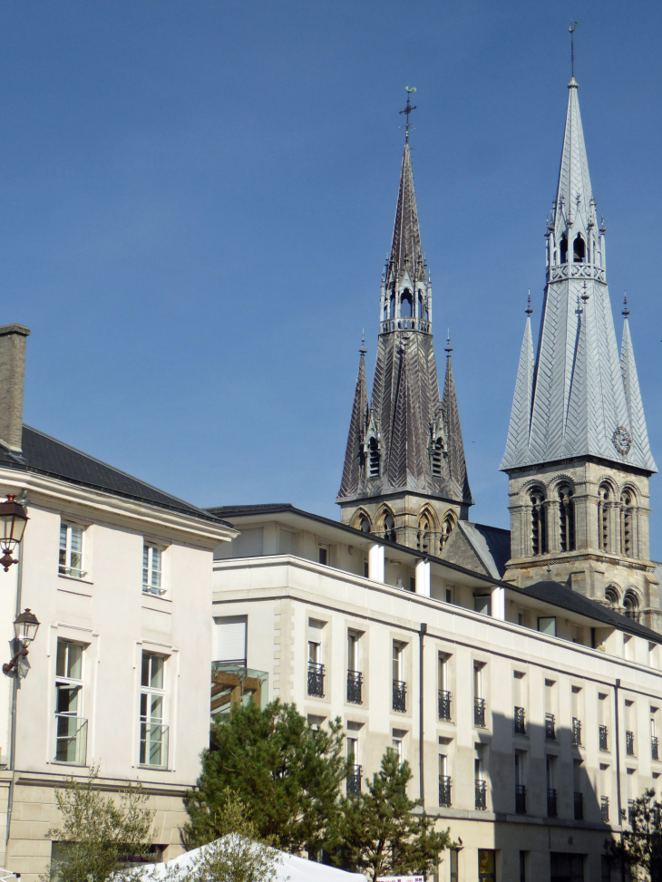 Les  flèches couvertes en plomb de Notre Dame en Vaux - Châlons-en-Champagne