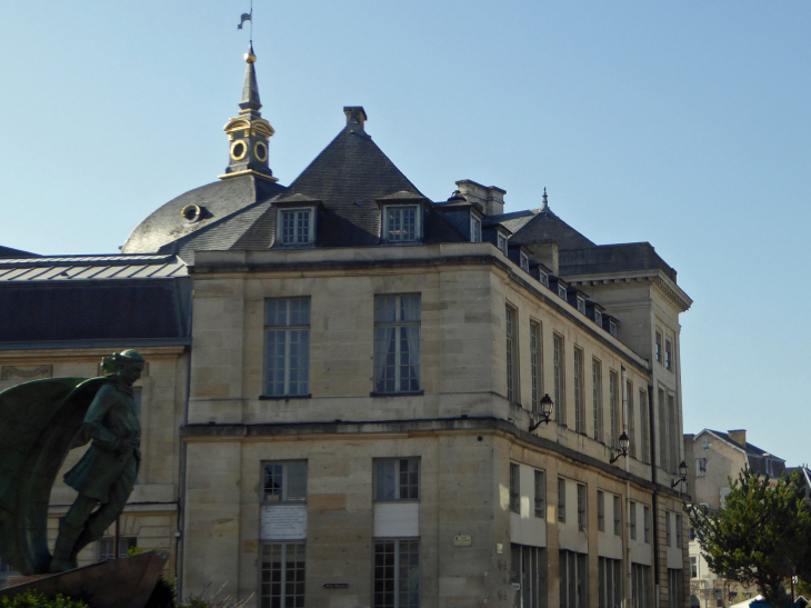 Derrière l'hôtel de ville - Châlons-en-Champagne