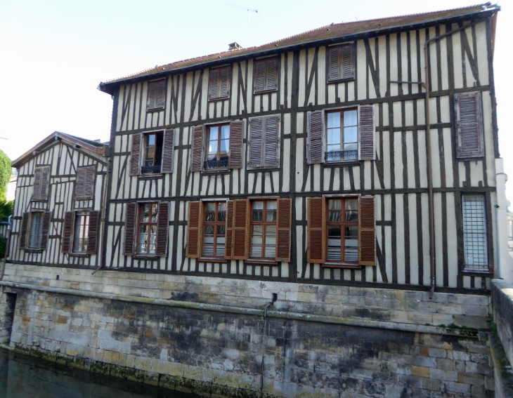 Venise pétillante : quai des Arts au bord du Nau - Châlons-en-Champagne