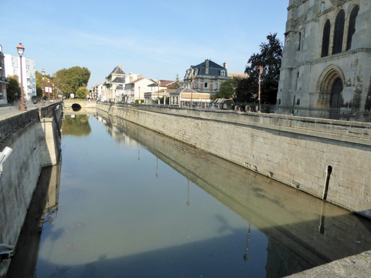 Venise pétillante : au bord du Mau quai Notre Dame - Châlons-en-Champagne