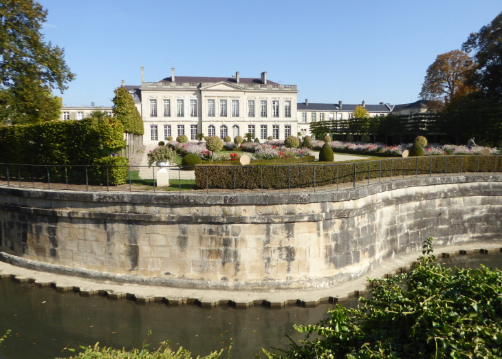 Venise pétillante : le Mau au pied de la préfecture - Châlons-en-Champagne