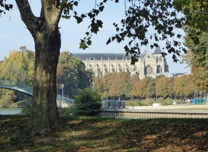 Venise pétillante : la cathédrale vue du Grand Jard - Châlons-en-Champagne