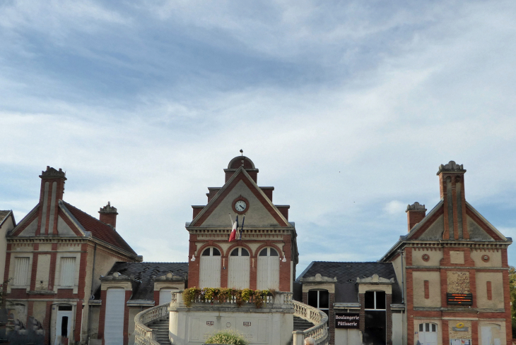 La place de la mairie - Chigny-les-Roses