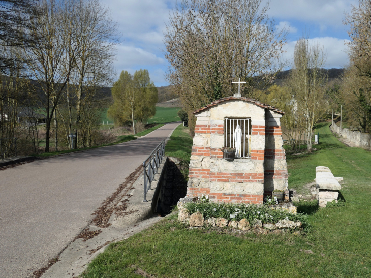 Oratoire en bord de route - Cuisles