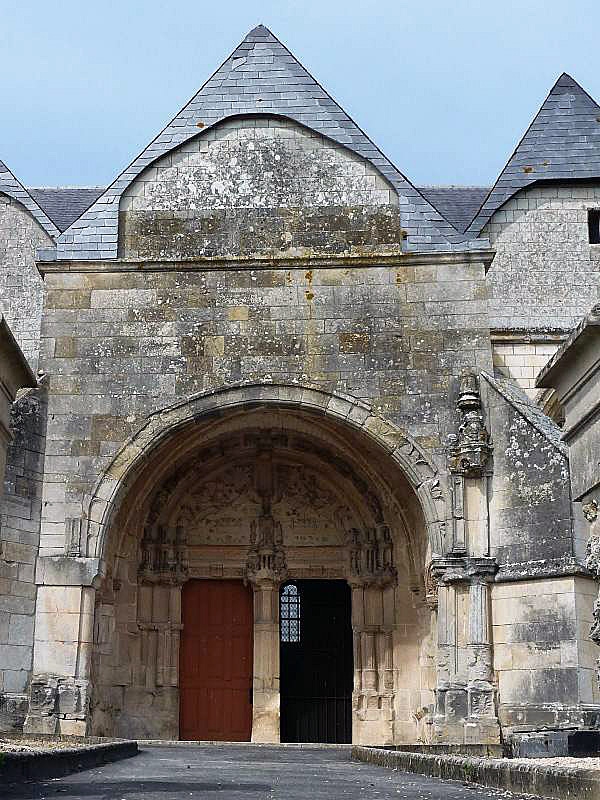 L'entrée de l'église - Dommartin-Lettrée