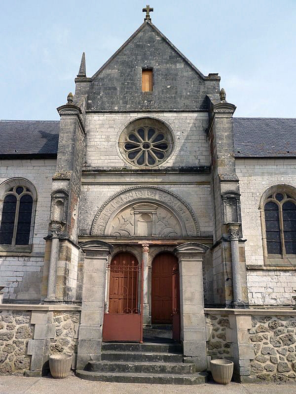 L'entrée de l'église - Dommartin-Lettrée