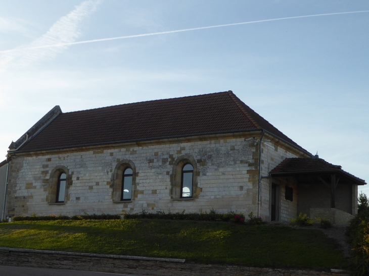 L'ancienne église de Varimont reconvertie en salle des fêtes - Dommartin-Varimont