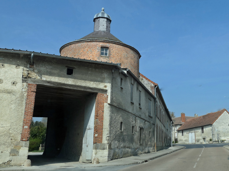 Le pigeonnier de la ferme du château - Étoges