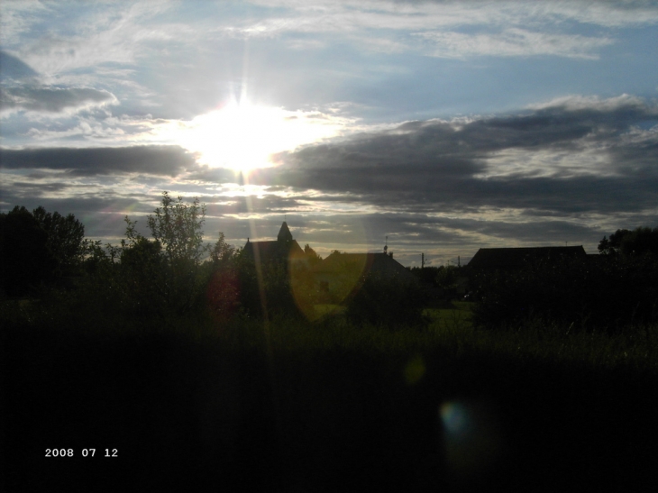 Coucher de soleil sur l'eglise - Frignicourt