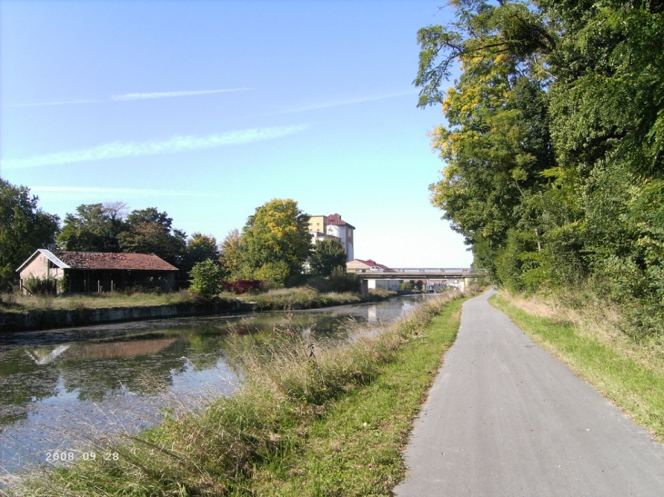 Promeade le long du canal - Frignicourt