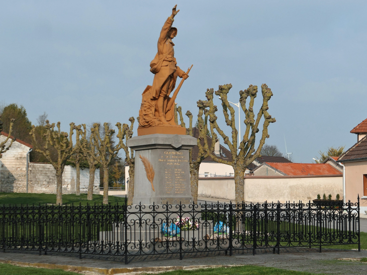 Le monument aux morts - Germinon