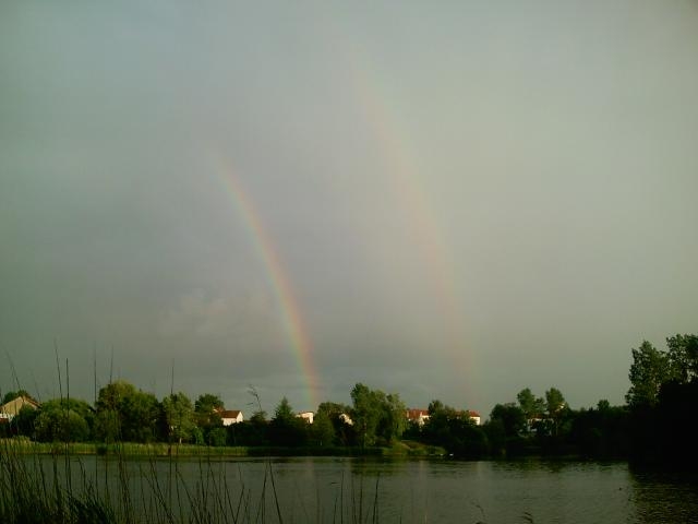 Vue de l'etang avec deux arcs en ciel - Givry-en-Argonne