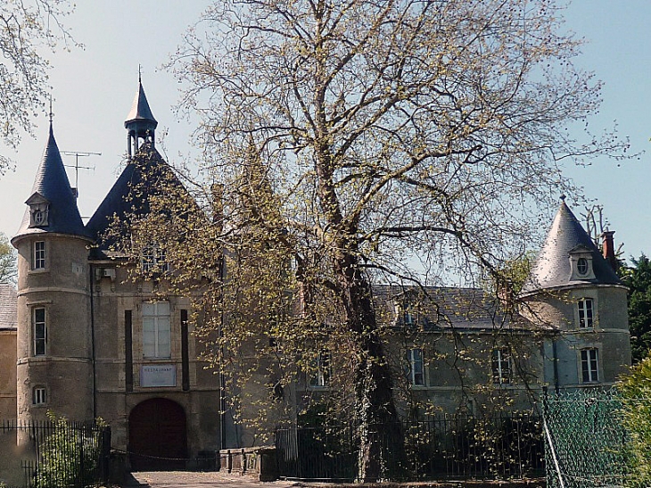 L'entrée du château - Gueux