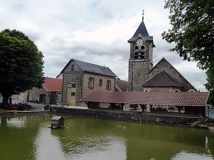 Le lavoir devant l'église - Jouy-lès-Reims