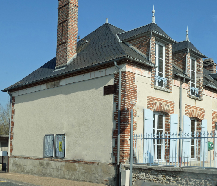 La mairie - La Chapelle-Lasson