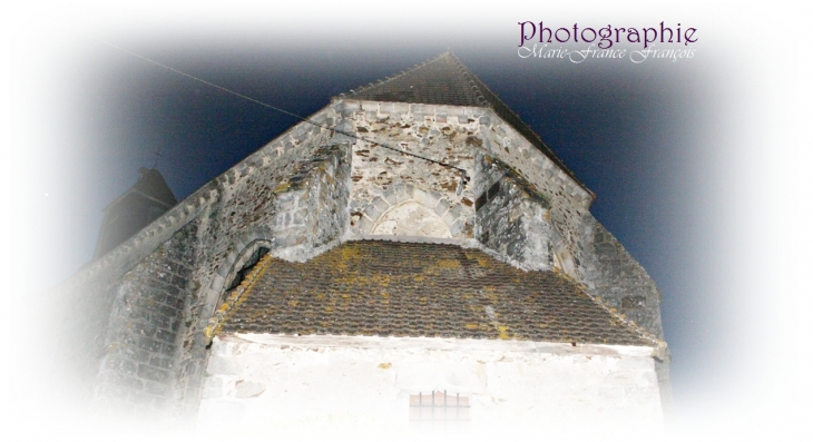 L'église de nuit... Prise de vue à l'arrière de la sortis... - La Forestière