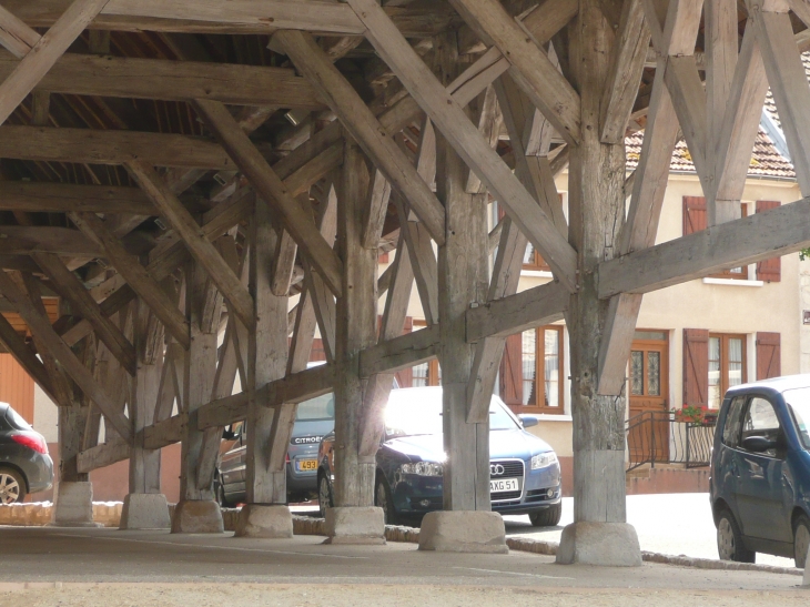 Vue de la structure de la halle - Lagery