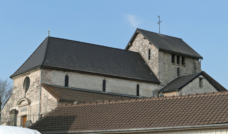 L'église au dessus des toits - Lenharrée