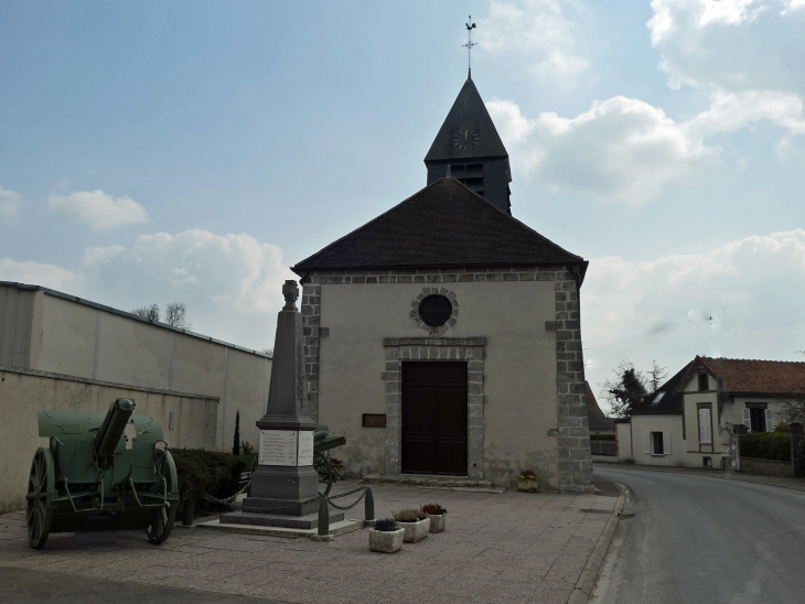 Devant l'église - Linthelles