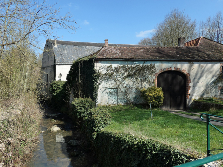 Au bord du ruisseau - Orbais-l'Abbaye