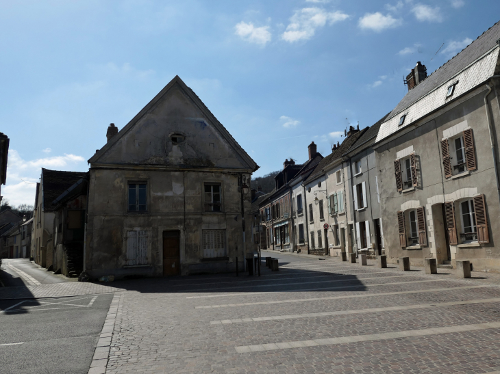 Angle rue Gambetta rue du Donjon - Orbais-l'Abbaye