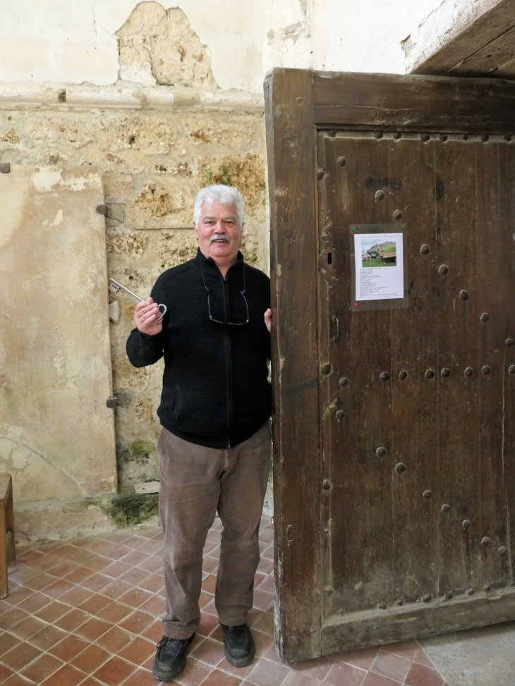 Entrée dans l'église abbatiale - Orbais-l'Abbaye