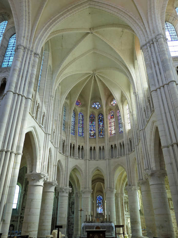 Dans l'église - Orbais-l'Abbaye