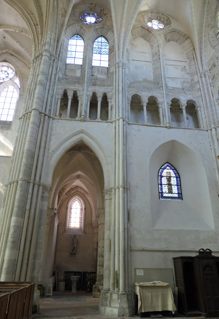 Dans l'église - Orbais-l'Abbaye