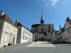 Photo précédente de Orbais-l'Abbaye devant l'abbatiale : place Jehan d'Orbais