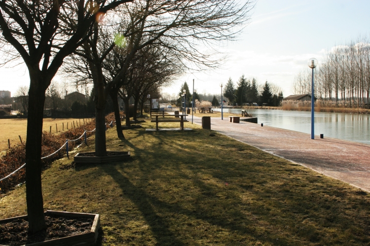 Pargny sur Saulx - Halte nautique - photo Jtkfr - Pargny-sur-Saulx