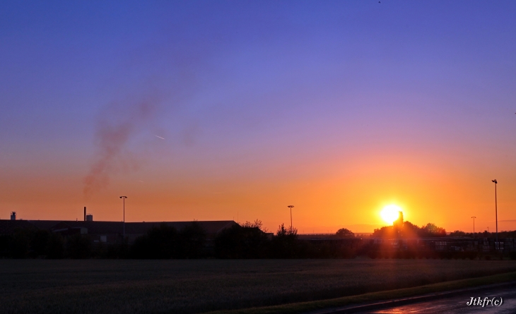 Coucher de soleil sur les tuileries Imerys - Pargny-sur-Saulx