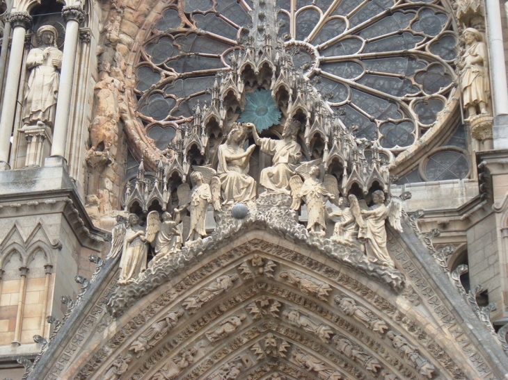 Le portail de la cathédrale, Couronnement de la Vierge - Reims