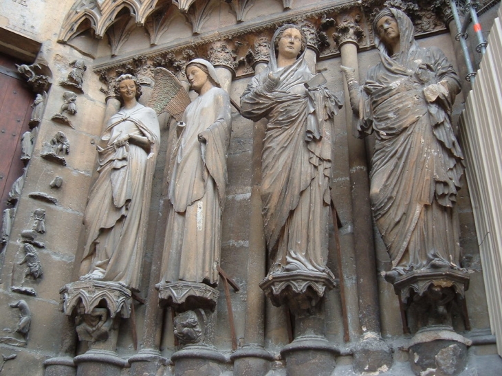 Cathédral, portail, les anges - Reims