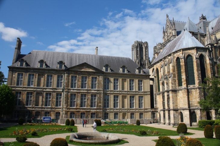 Derrière la Cathédrale - Reims